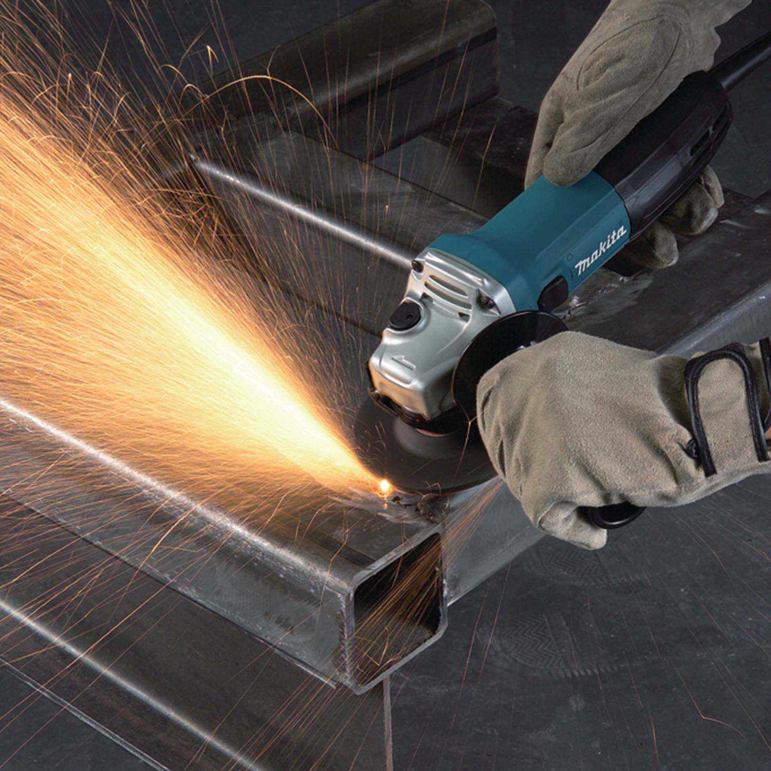 Makita GA4030K Corded 4" Angle Grinder, with tool case - Image 4