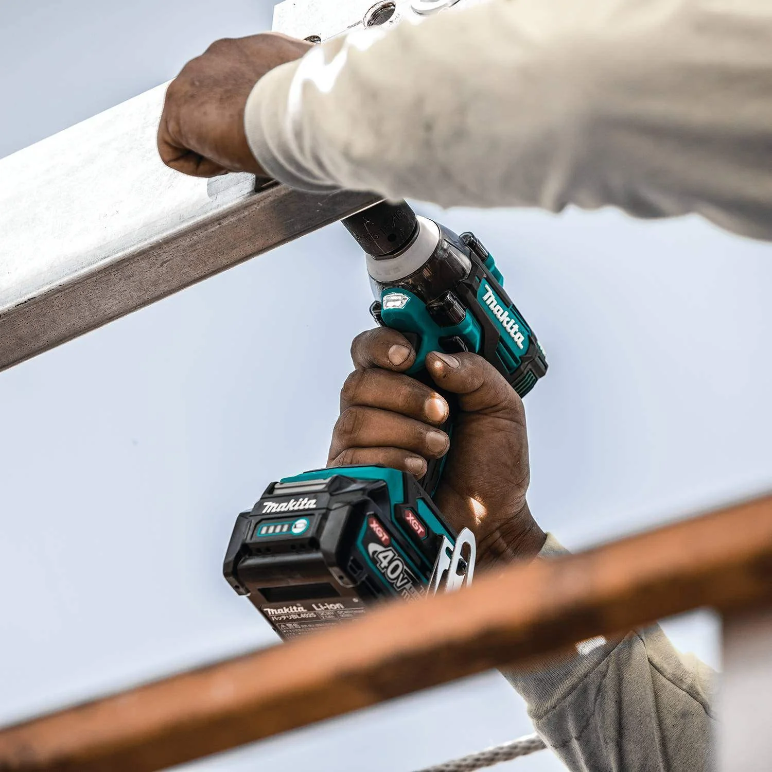 Makita GWT05D 40V max XGT Brushless Cordless 4-Speed 1/2" Sq. Drive Impact Wrench Kit w/ Detent Anvil (2.5Ah) (PROMO) - Image 4
